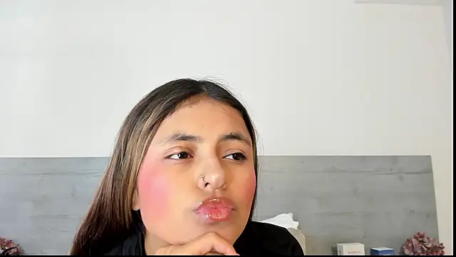 sunnyWhitee online show from March 24, 7:14 pm