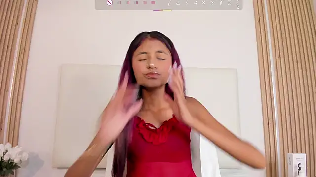 sunnyWhitee online show from May 13, 7:21 pm