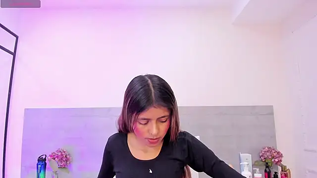 sunnyWhitee online show from April 16, 7:14 pm