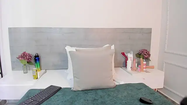 sunnyWhitee online show from October 18, 7:49 pm