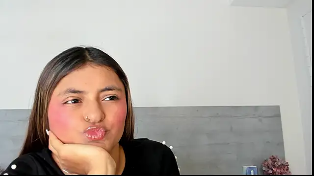 sunnyWhitee online show from March 20, 3:02 pm