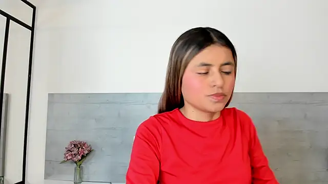 sunnyWhitee online show from March 14, 7:09 pm