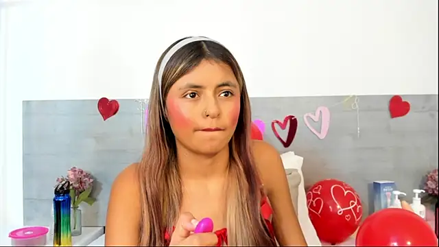 sunnyWhitee online show from February 13, 7:25 pm