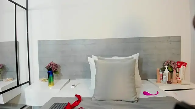 sunnyWhitee online show from October 22, 7:13 pm