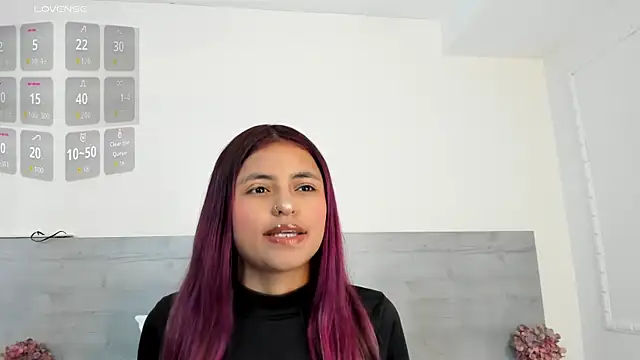 sunnyWhitee online show from May 21, 7:11 pm
