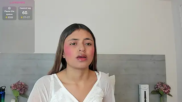 sunnyWhitee online show from April 22, 7:09 pm