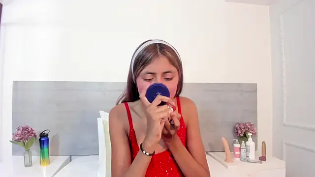 sunnyWhitee online show from November 22, 7:35 pm