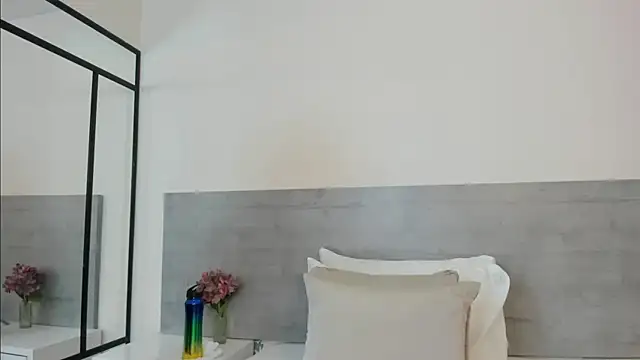 sunnyWhitee online show from April 14, 7:08 pm