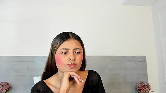 sunnyWhitee online show from March 29, 11:12 am