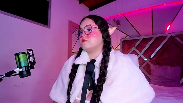 ShylySweet online show from February 25, 5:29 am