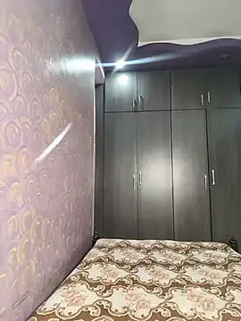 hornyzinia123 online show from May 15, 2:42 am