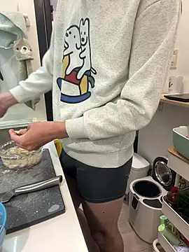 qaz23257 online show from March 4, 6:10 am