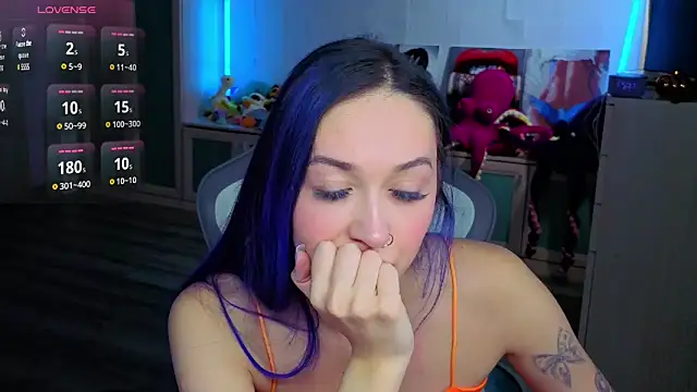 Snapshot of Im_suka chatting on December 17, 4:28 am Im suka online show from December 17, 4:28 am