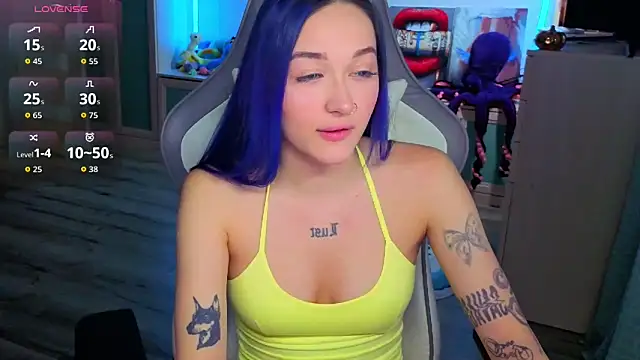 Snapshot of Im_suka chatting on November 19, 3:06 am Im suka online show from November 19, 3:06 am