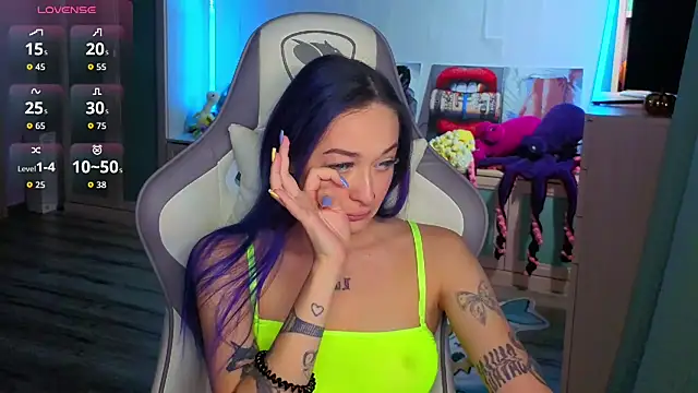 Snapshot of Im_suka chatting on December 4, 2:43 am Im suka online show from December 4, 2:43 am