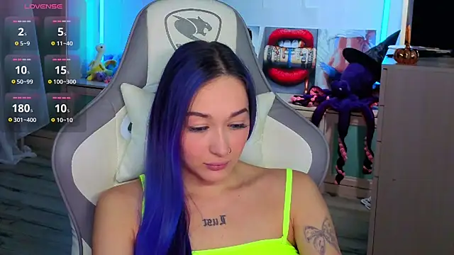 Snapshot of Im_suka chatting on November 7, 3:55 am Im suka online show from November 7, 3:55 am