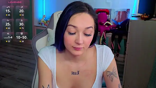 Snapshot of Im_suka chatting on December 16, 4:28 am Im suka online show from December 16, 4:28 am