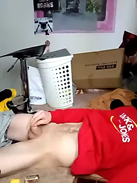 Snapshot of Wilsonn86 chatting on December 14, 4:29 am Wilsonn86 online show from December 14, 4:29 am