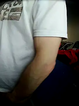 Snapshot of Wilsonn86 chatting on February 3, 9:03 am Wilsonn86 online show from February 3, 9:03 am