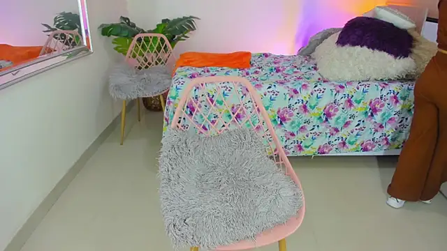 Snapshot of LusyKitty chatting on October 23, 3:32 pm LusyKitty online show from October 23, 3:32 pm