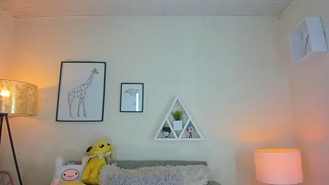 Snapshot of LusyKitty chatting on December 15, 3:29 pm LusyKitty online show from December 15, 3:29 pm