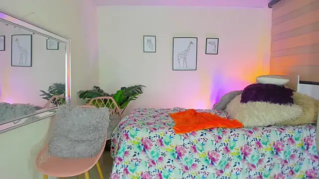 Snapshot of LusyKitty chatting on October 22, 3:33 pm LusyKitty online show from October 22, 3:33 pm