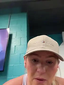 Charleigh xx online show from October 18, 6:43 pm