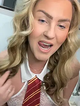 Charleigh xx online show from June 3, 9:30 pm