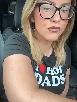 Snapshot of Charleigh_xx chatting on February 6, 10:33 am Charleigh xx online show from February 6, 10:33 am