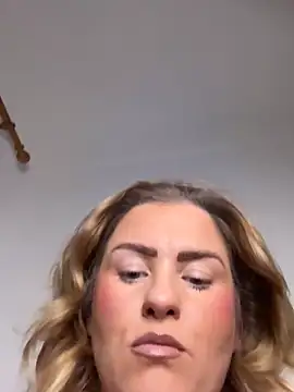 Snapshot of Charleigh_xx chatting on February 21, 10:45 pm Charleigh xx online show from February 21, 10:45 pm