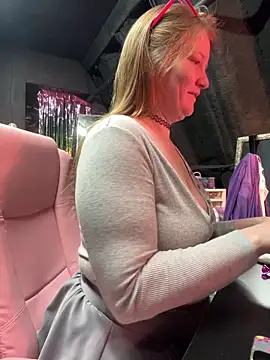 Snapshot of bigb00tycass chatting on December 16, 7:40 pm bigb00tycass online show from December 16, 7:40 pm