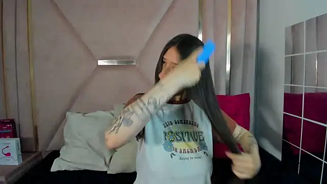 Snapshot of venusmorgan chatting on October 3, 3:24 pm venusmorgan online show from October 3, 3:24 pm