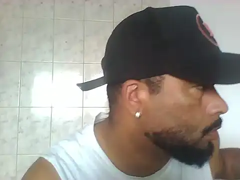 Snapshot of OliveiraSeven chatting on May 9, 1:58 pm OliveiraSeven online show from May 9, 1:58 pm