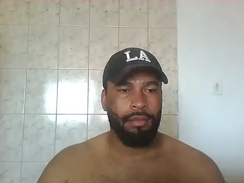 Snapshot of OliveiraSeven chatting on May 6, 1:26 pm OliveiraSeven online show from May 6, 1:26 pm
