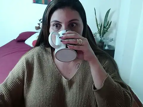 Secret Bella online show from September 10, 11:20 am