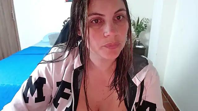 Secret Bella online show from November 16, 11:59 am