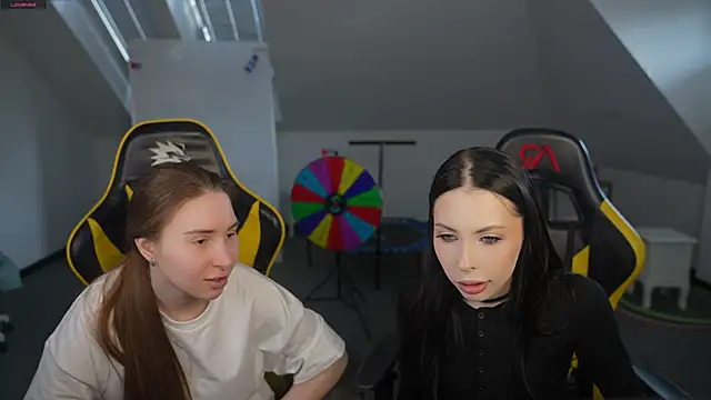 VivianSweet  online show from April 12, 10:40 am