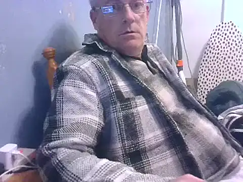 Snapshot of hefin18 chatting on February 12, 5:48 pm hefin18 online show from February 12, 5:48 pm
