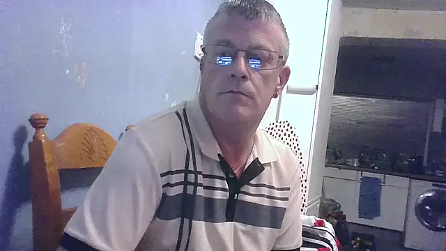 Snapshot of hefin18 chatting on March 13, 9:16 pm hefin18 online show from March 13, 9:16 pm
