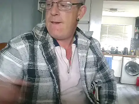 Snapshot of hefin18 chatting on February 10, 12:50 pm hefin18 online show from February 10, 12:50 pm