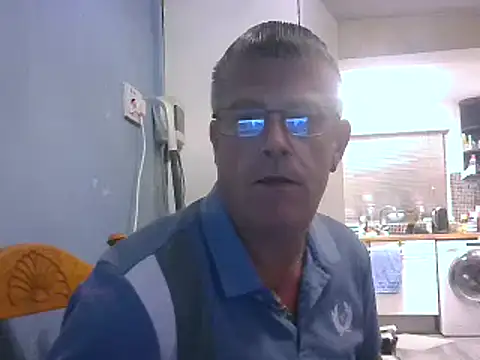 Snapshot of hefin18 chatting on February 6, 11:15 pm hefin18 online show from February 6, 11:15 pm