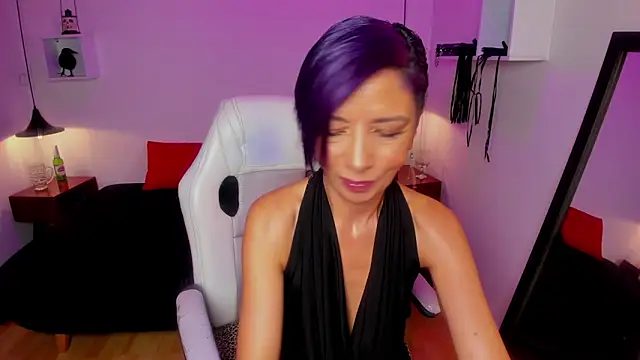 Snapshot of Trinityy__ chatting on June 20, 8:03 pm Trinityy online show from June 20, 8:03 pm