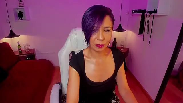 Snapshot of Trinityy__ chatting on June 19, 7:52 pm Trinityy online show from June 19, 7:52 pm