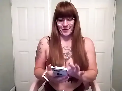 Snapshot of Red_Fox_UK chatting on September 10, 5:06 am Red Fox UK online show from September 10, 5:06 am