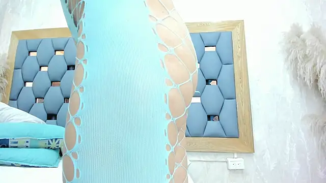 Snapshot of crystal_sm chatting on November 3, 3:12 am crystal sm online show from November 3, 3:12 am