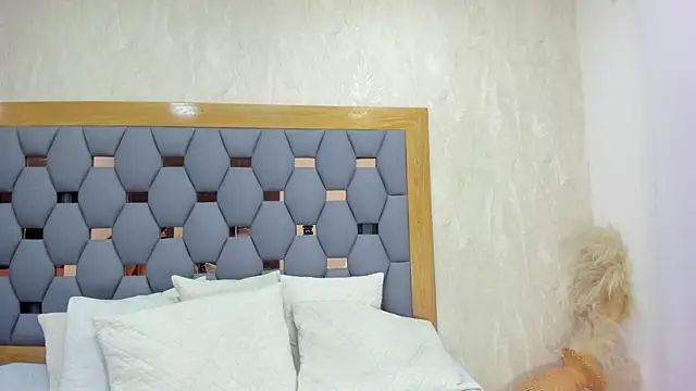 Snapshot of crystal_sm chatting on June 12, 4:54 am crystal sm online show from June 12, 4:54 am
