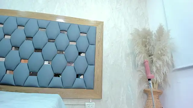 Snapshot of crystal_sm chatting on December 2, 3:07 am crystal sm online show from December 2, 3:07 am