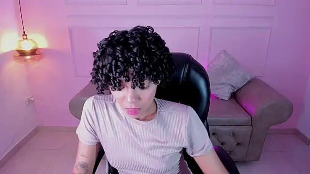 aitana kahlo online show from December 16, 7:07 pm