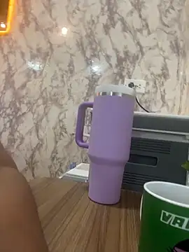 KAMILA HILL  online show from November 18, 9:40 pm