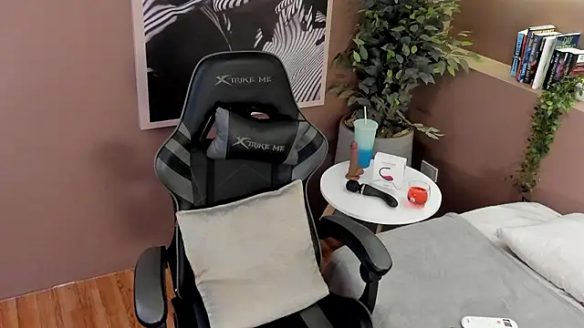 Skyyle  online show from February 20, 1:02 pm